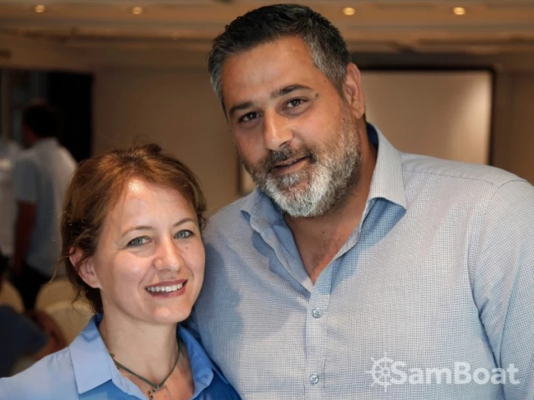 Alquiler de barcos Atenas barato de Lagoon 52 F