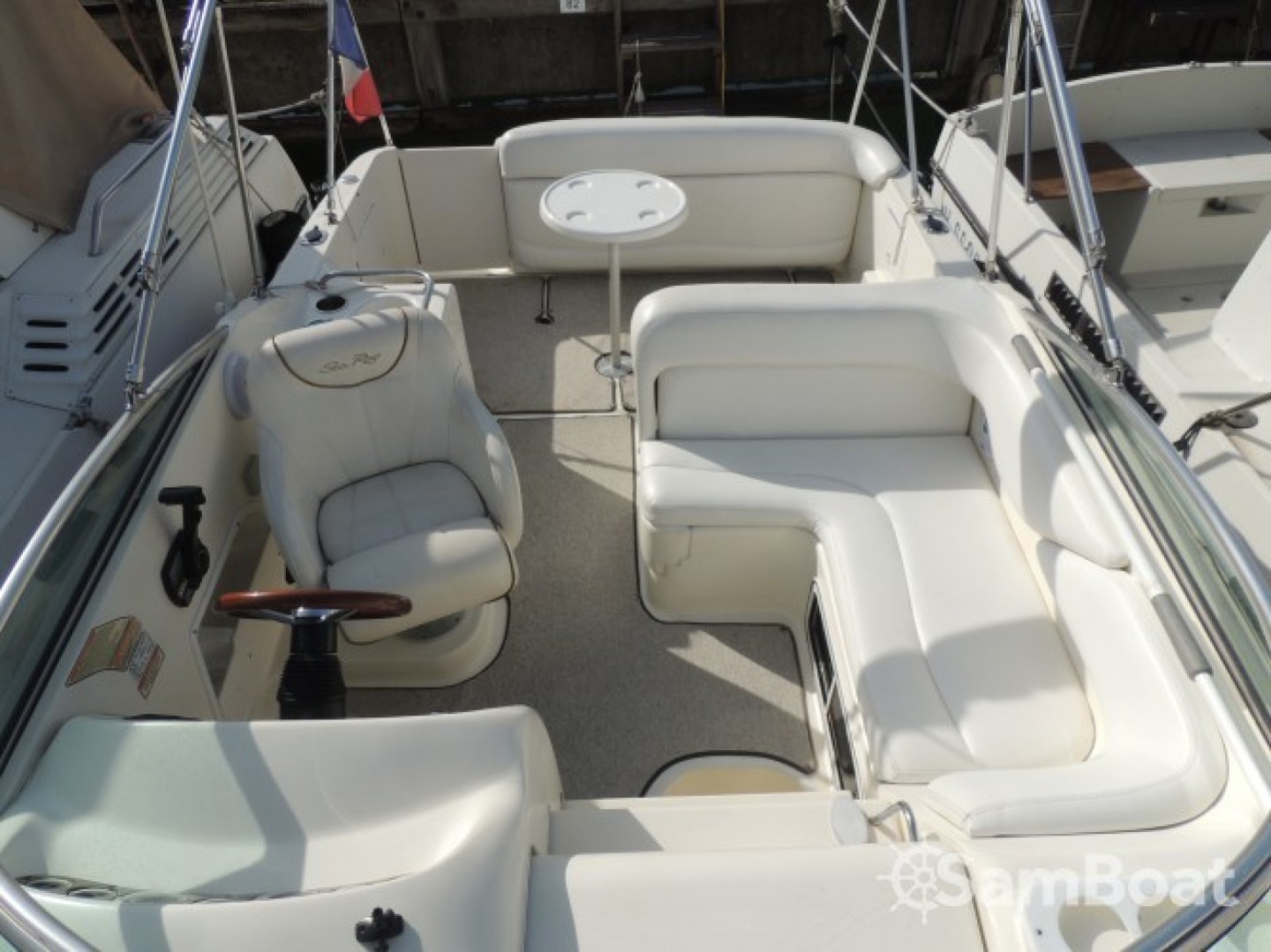 Alquiler de Sea Ray Sea Ray 260 Sundancer en Mandelieu-la-Napoule