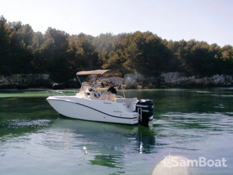 Alquiler de Quicksilver Activ 535 Open en Antibes