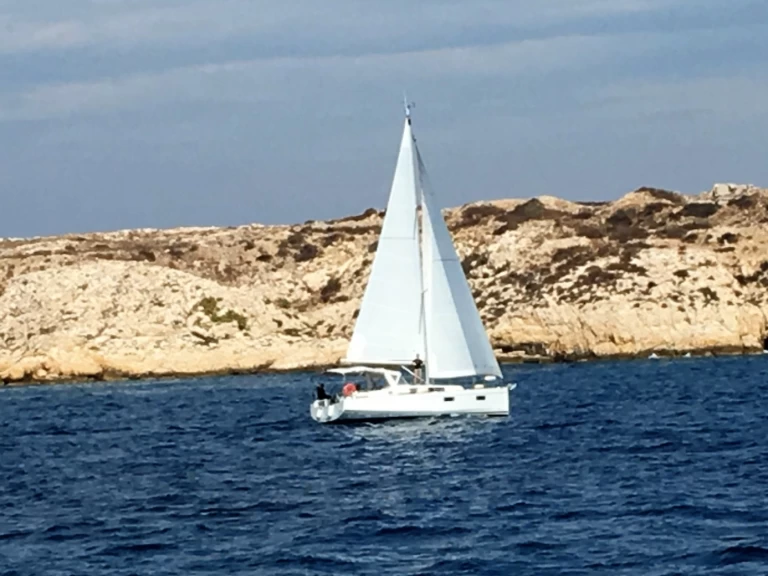 Alquiler de Bénéteau Oceanis 38.1 en Sète