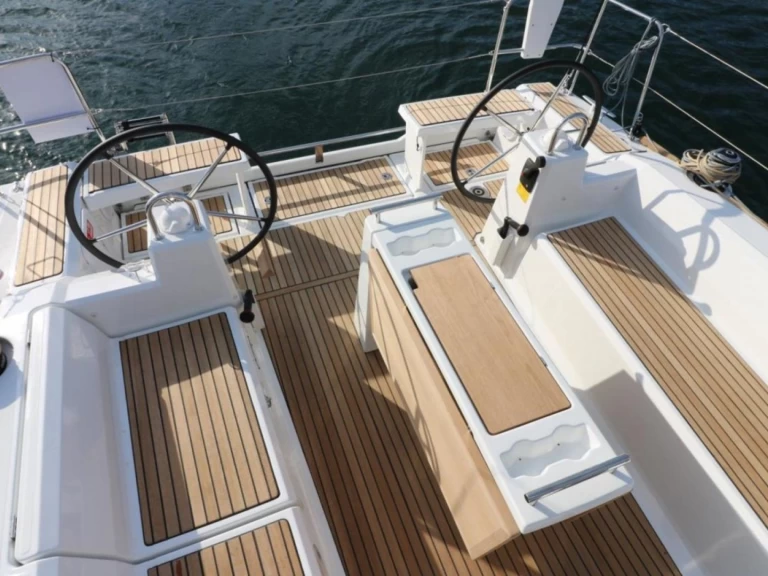 Alquiler de barcos Sète barato de Oceanis 38.1