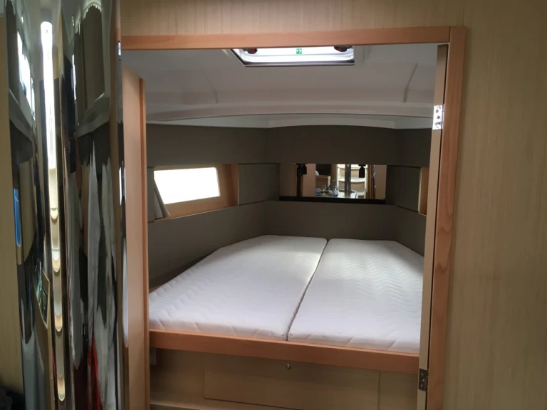 Alquiler de Bénéteau Oceanis 38.1 en Sète