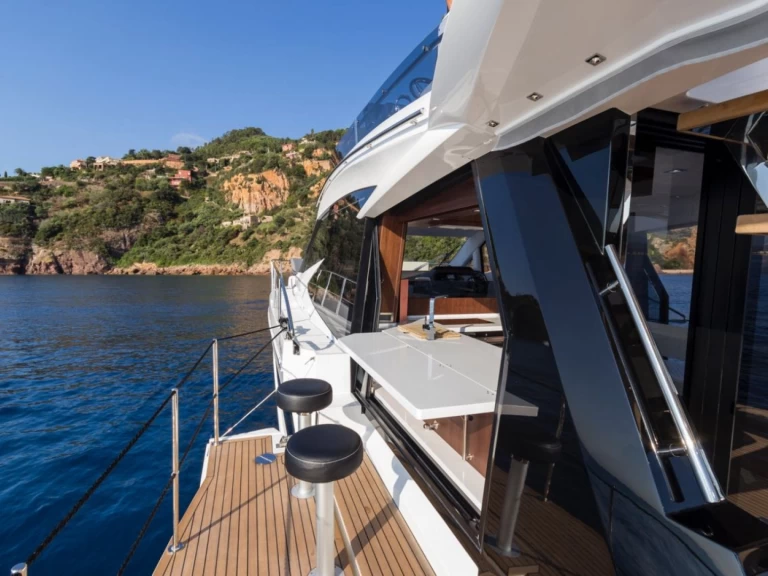 Alquiler de embarcaciones Galeon Galeon 500 Fly enCannes en Samboat