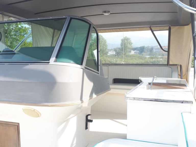 Alquiler de embarcaciones Cruisers Inc 4280 Express Bridge enAmeglia en Samboat