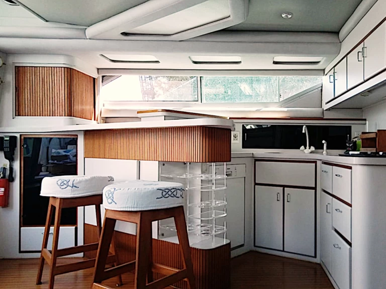 Alquiler de Cruisers Inc 4280 Express Bridge en Ameglia
