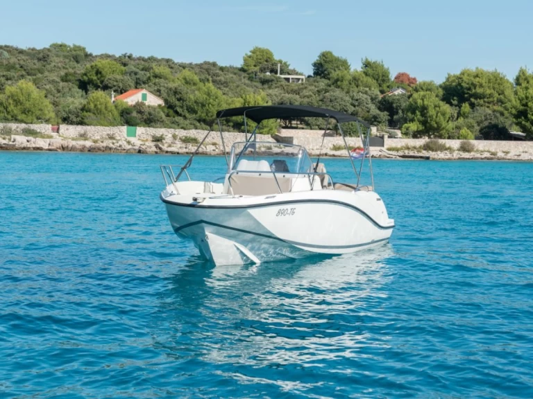 Alquiler de barcos Split barato de Activ 675 Open