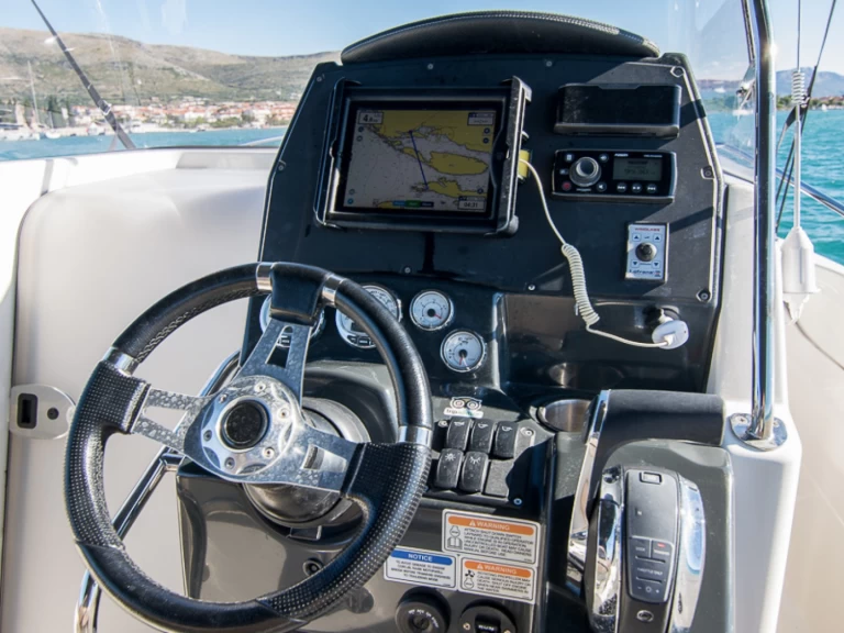 Alquiler Trogir - Quicksilver Activ 805 en SamBoat