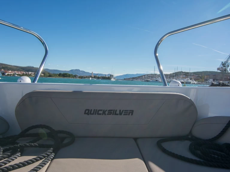 Alquiler de Quicksilver Activ 805 en Trogir