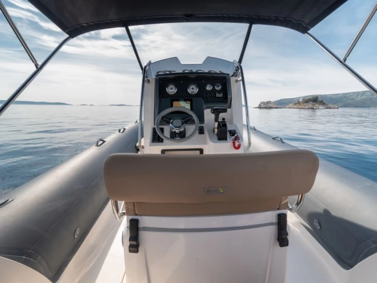 Alquiler de embarcaciones Bwa Sport 26 GTO enTrogir en Samboat