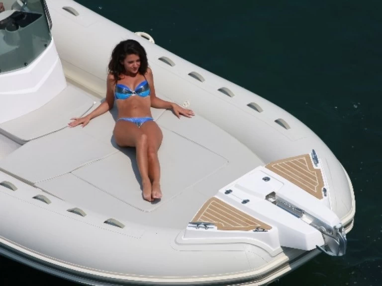 Alquiler de Capelli Tempest 700 en Bandol