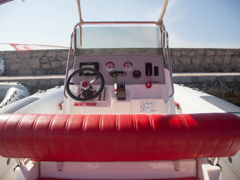 Alquiler Neumática Marlin Boat con o sin  título de navegación