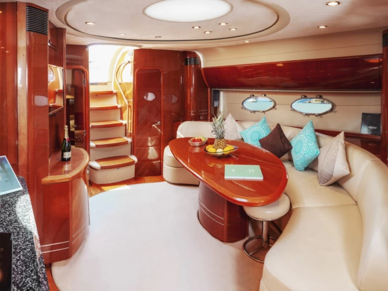 Alquiler Yate de lujo Princess con o sin  título de navegación