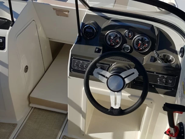 Alquiler de embarcaciones Bayliner VR4 enAnnecy en Samboat