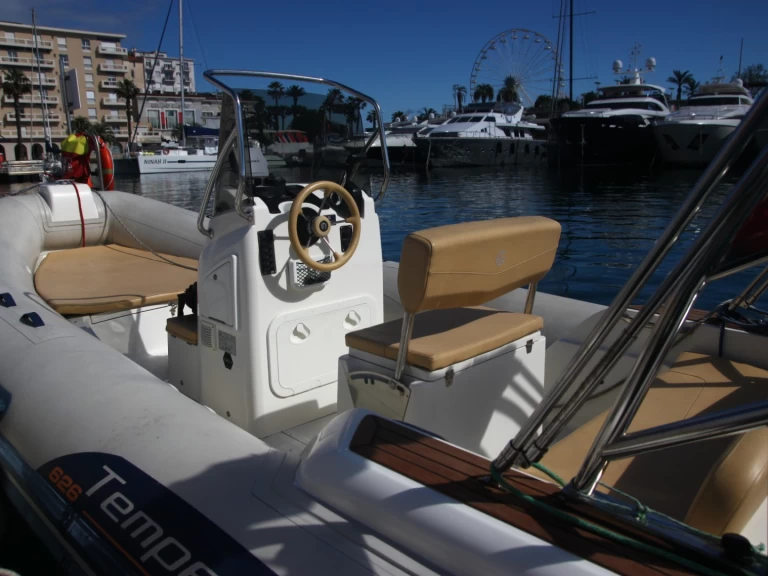 Alquiler de embarcaciones Capelli Tempest 626 enSaint-Raphaël en Samboat