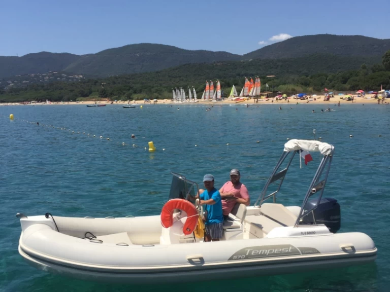 Alquiler de barcos Cavalaire-sur-Mer barato de Tempest 570
