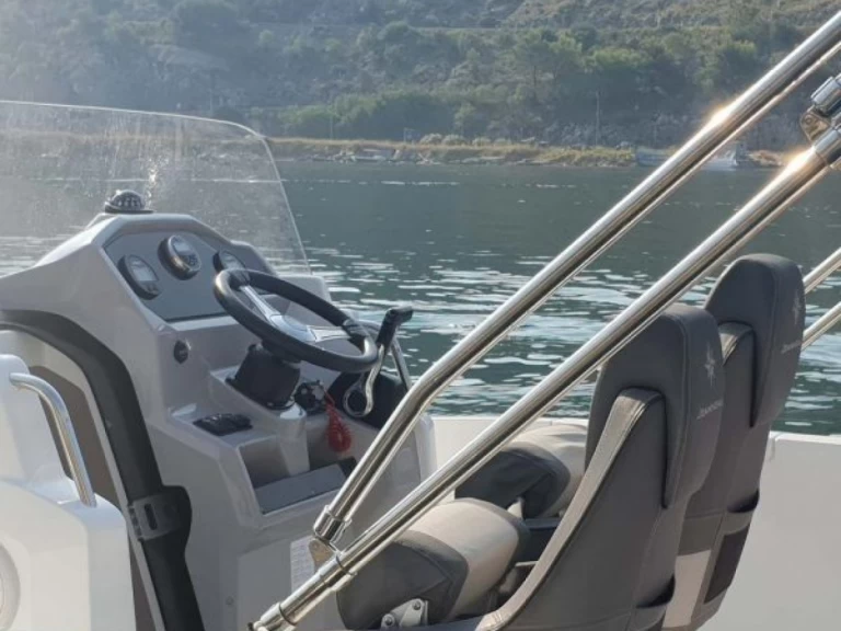 Jeanneau Cap Camarat 6.5 CC de alquiler a Dubrovnik