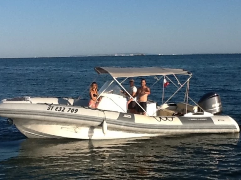 Alquiler Neumática Kelt con o sin  título de navegación