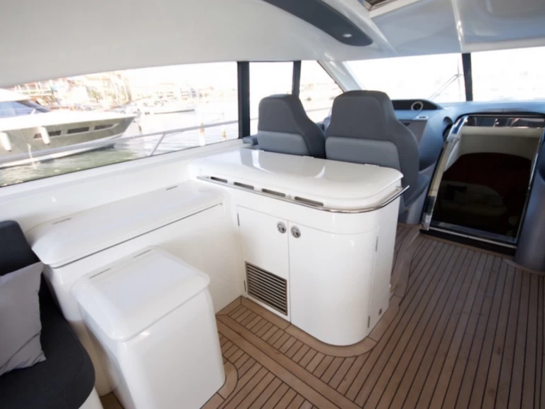 Alquiler Yate de lujo Princess con o sin  título de navegación