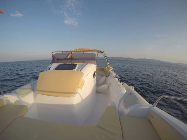 Alquiler de Aquamax B27 Offshore en Bol