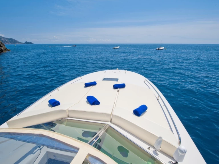 Alquiler de barcos Positano barato de Itama 38