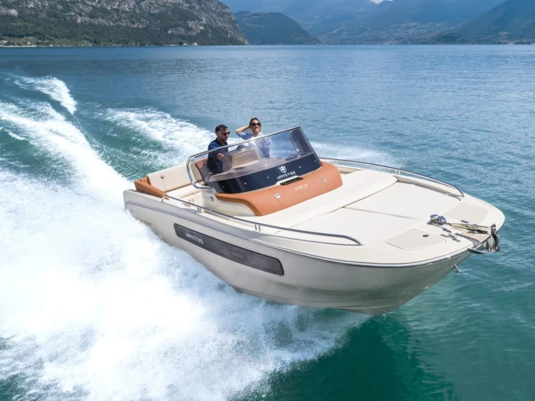 Invictus  Invictus 240 CX de alquiler a Roses