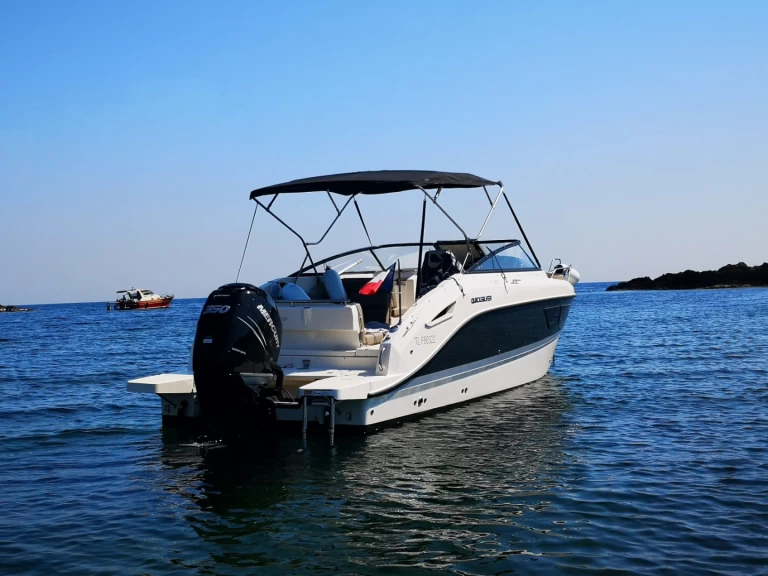 Alquiler de embarcaciones Quicksylver Activ 805 Cruiser enHyères en Samboat