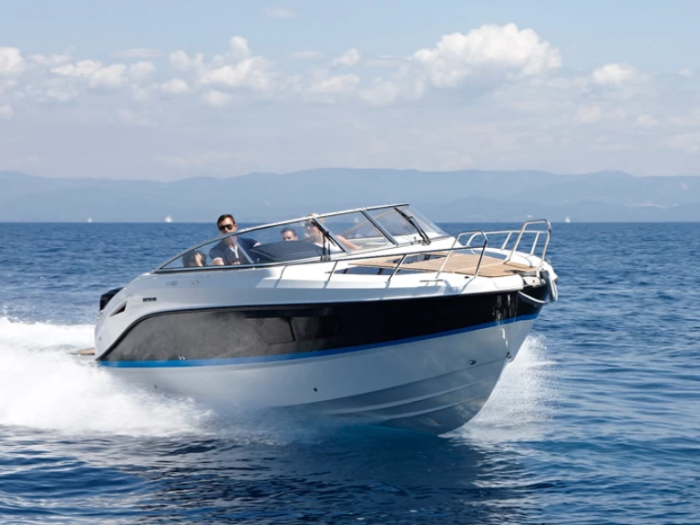 Quicksylver Activ 805 Cruiser de alquiler a Hyères