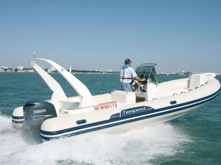 Alquiler de Capelli Tempest 770 en Propriano