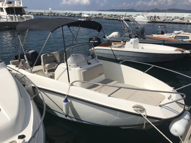 Alquiler de Quicksilver Activ 555 Open en Fréjus
