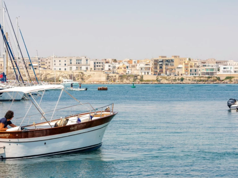 Alquiler Lancha Gozzo Latino con o sin  título de navegación