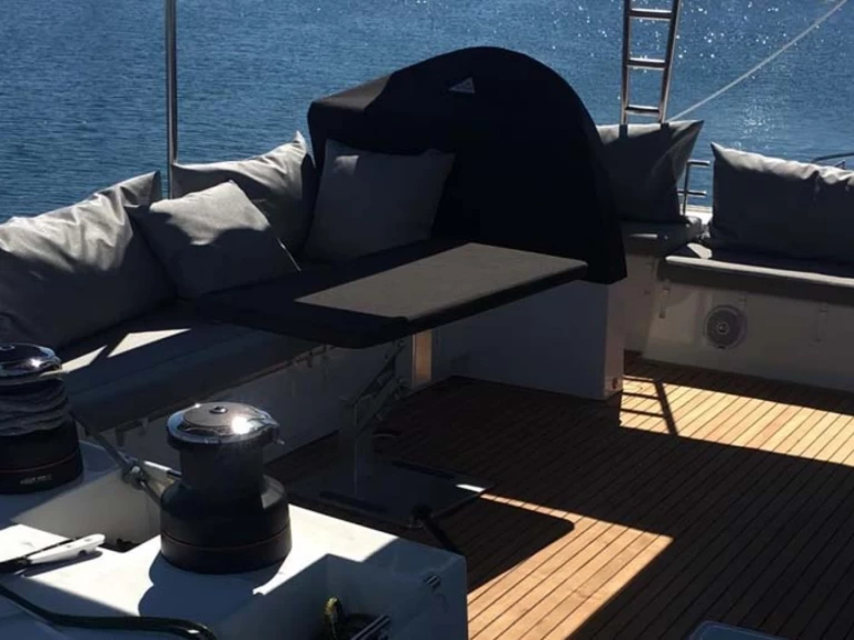 Catamarán para alquilar Lávrio al mejor precio