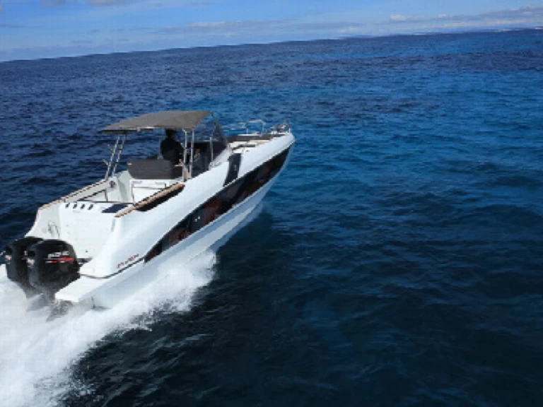 Alquiler de barcos Lorient barato de Flyer 8.8 SPACEdeck