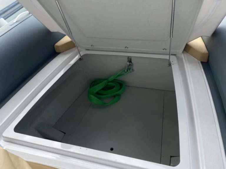 Alquiler Neumática Salpa con o sin  título de navegación