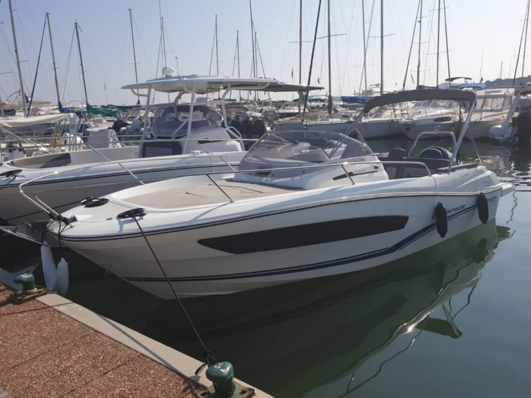 Alquiler de embarcaciones Bénéteau CAP CAMARAT 7,5 W.A enPort-Haliguen en Samboat