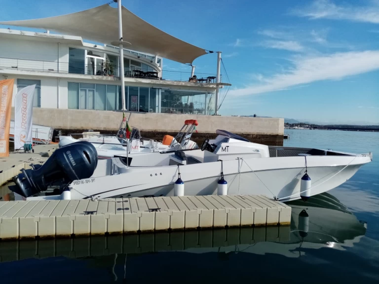 Alquiler de embarcaciones Pacific Craft Pacific Craft 27 RX enPortimão en Samboat