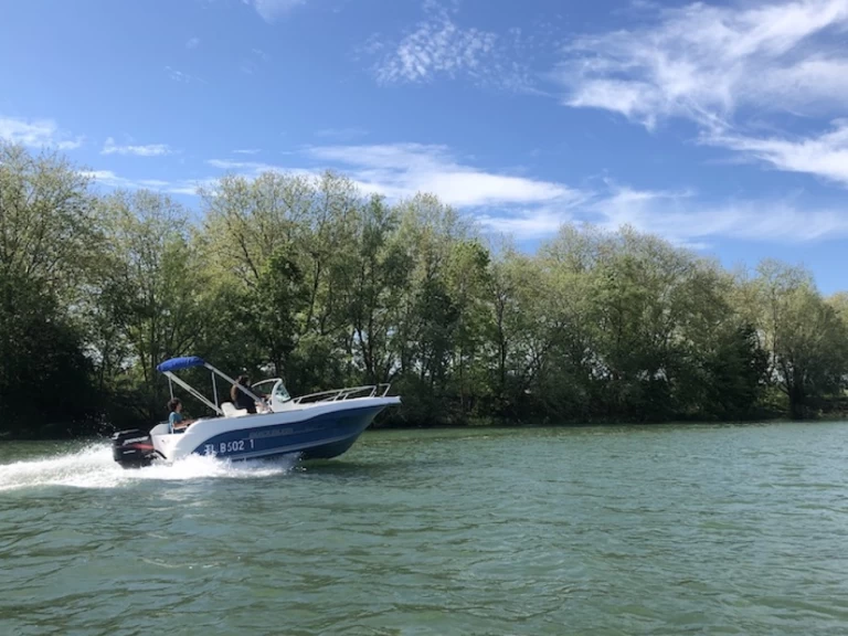 Alquiler de barcos Mâcon barato de Quicksilver 630 Open