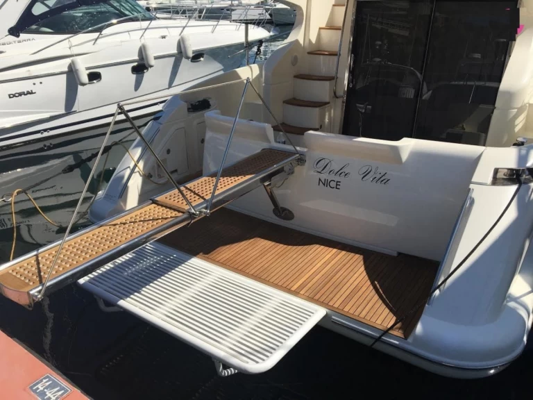 Alquiler de embarcaciones Azimut Azimut 43 Fly enMandelieu-la-Napoule en Samboat