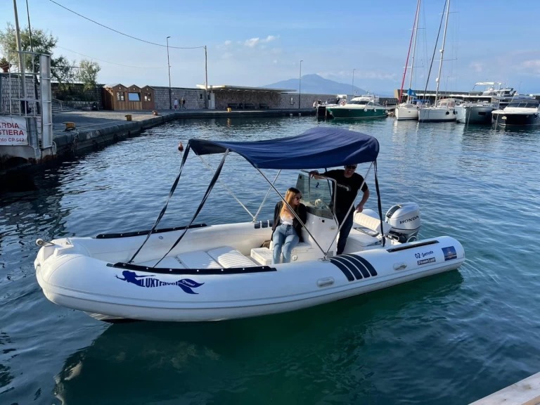 Alquiler Sorrento - Lomac Lomac 600 IN en SamBoat
