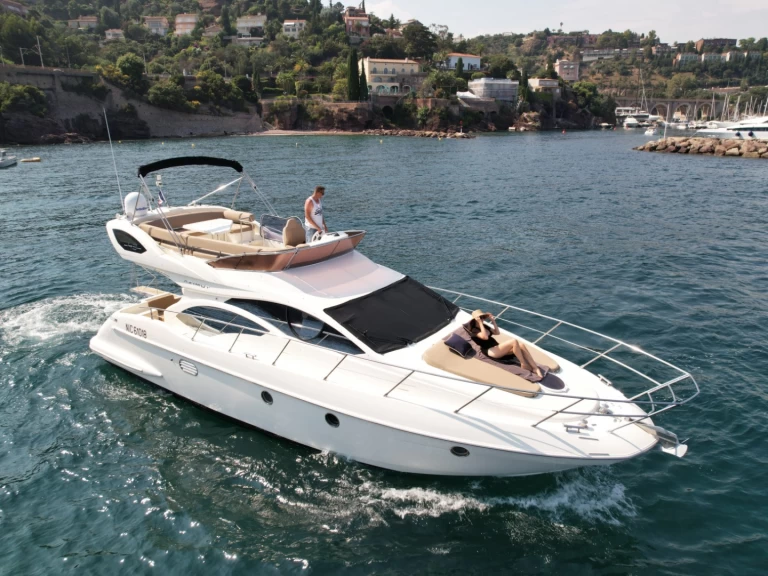 Alquiler de Azimut Azimut 43 Fly en Mandelieu-la-Napoule