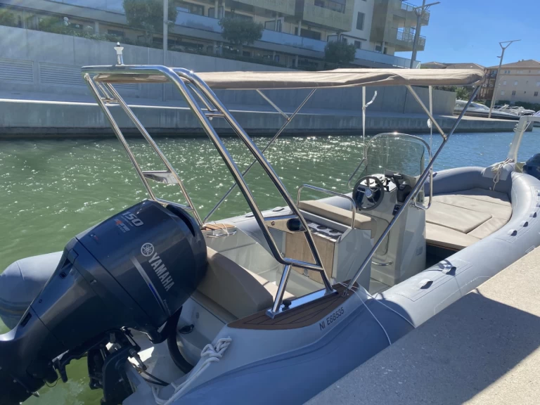 Alquiler de Capelli Tempest 650 en Fréjus