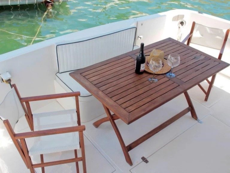 Alquiler Lancha Astondoa con o sin  título de navegación