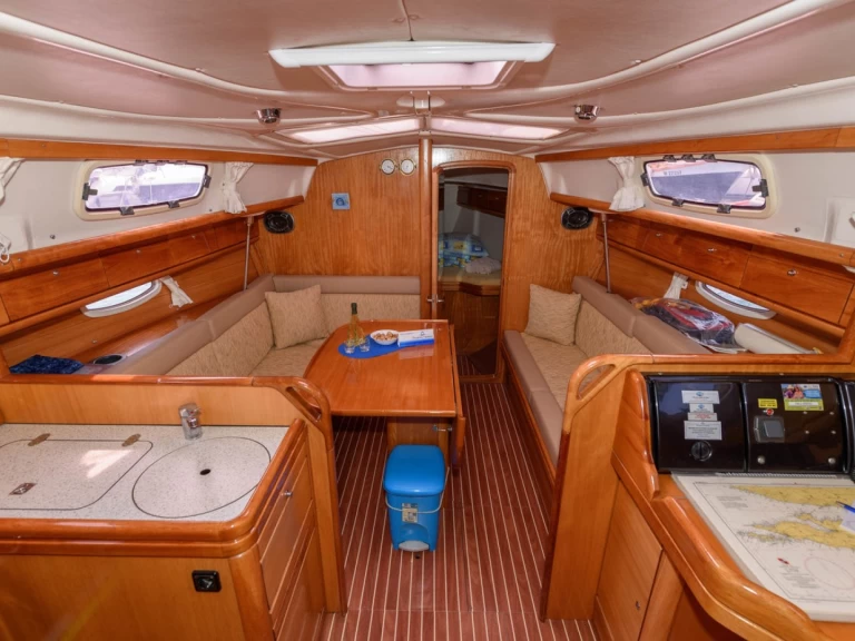 Alquiler de Bavaria Bavaria 33 Cruiser en Trogir