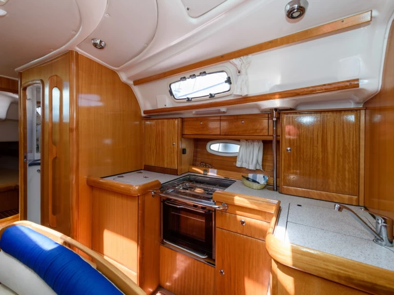 Alquiler de embarcaciones Bavaria Bavaria 42 Cruiser enTrogir en Samboat