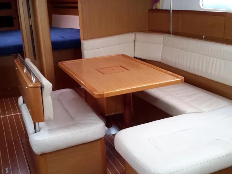 Alquiler de barcos Álimos barato de Sun Odyssey 44i