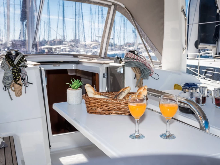 Alquiler de Bénéteau Oceanis 38.1 en Biograd na Moru