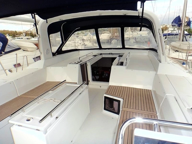 Alquiler de Bénéteau Oceanis 55 en Lávrio