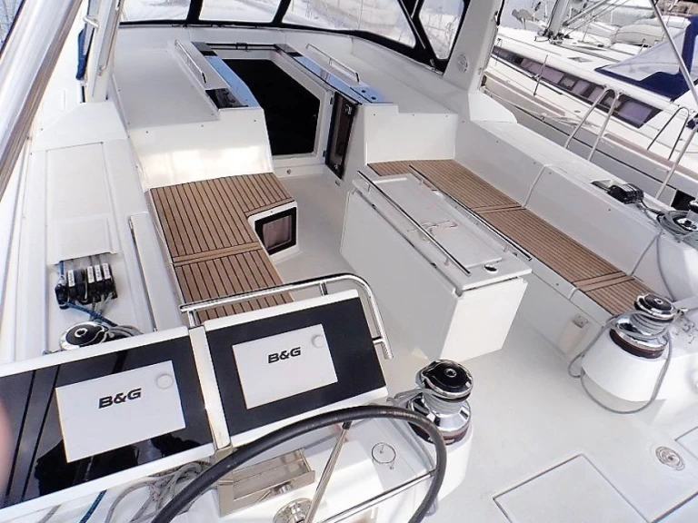 Alquiler de barcos Lávrio barato de Oceanis 55