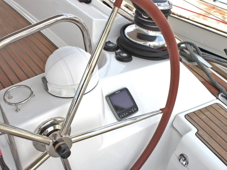 Velero para alquilar Lávrio al mejor precio