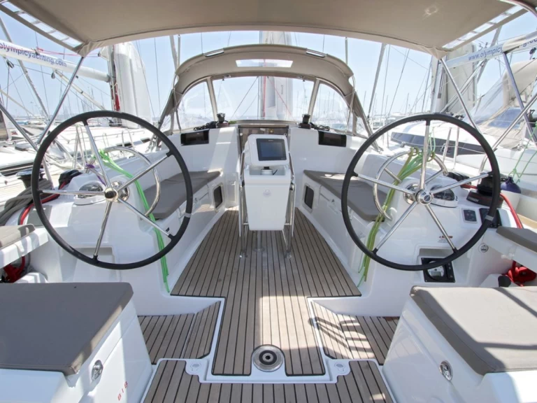 Jeanneau Sun Odyssey 419 de alquiler a Lávrio