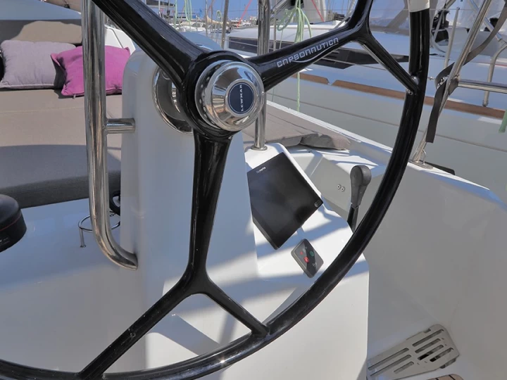 Velero para alquilar Lávrio al mejor precio